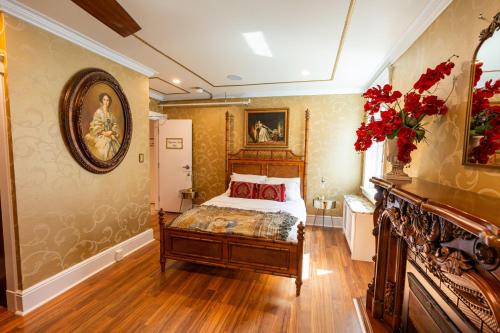Connellsville Hotel | Chateau Connelsville Renaissance Era Suite