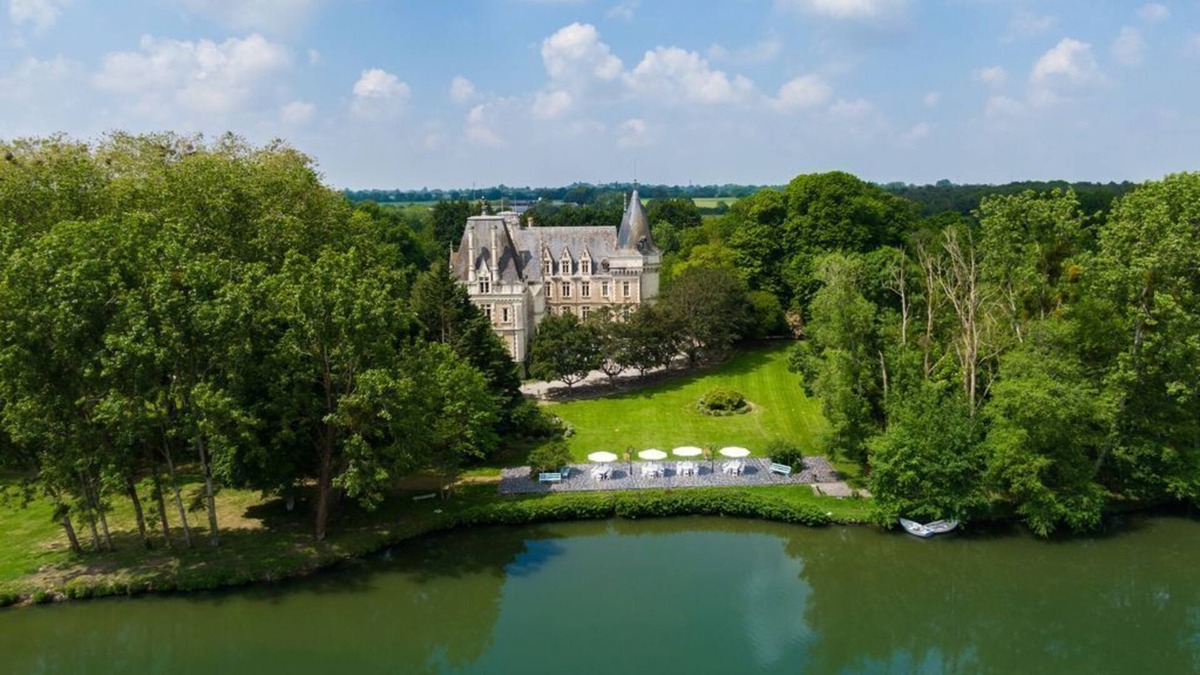 Grez-Neuville Other | Chateau Crystal - Nineteen Bedroom Castle, Sleeps 38