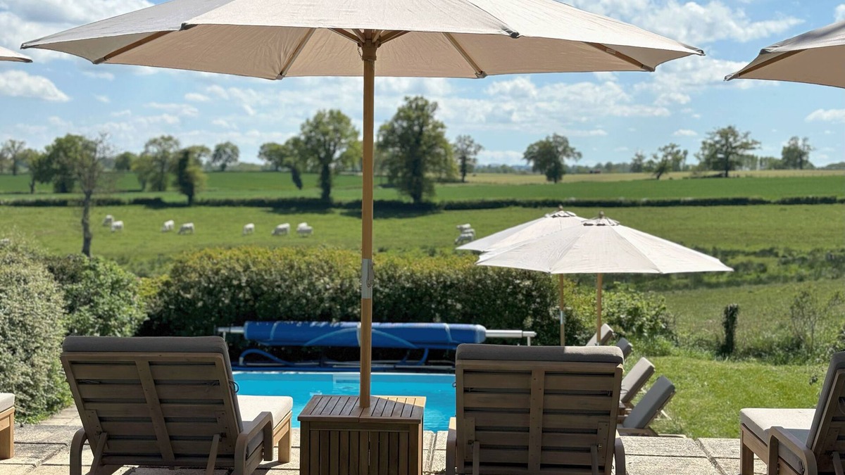 Genouillac Bed & Breakfast | Chateau de Bruges
