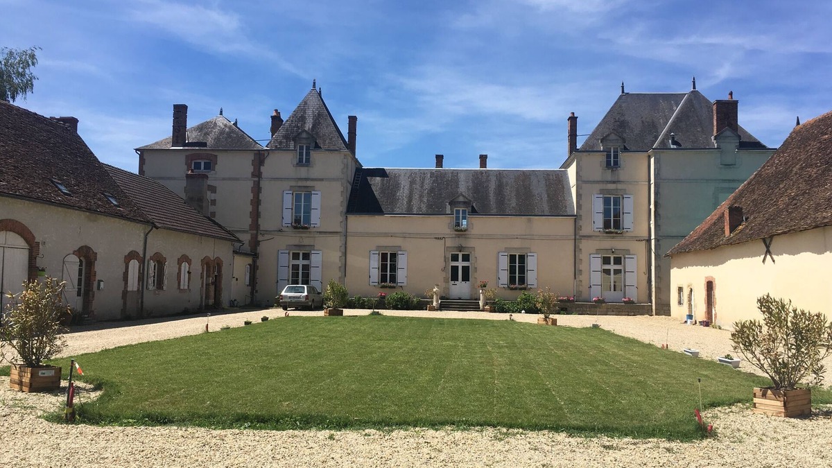 Tresnay Bed & Breakfast | Chateau de Chavannes