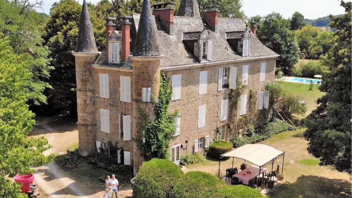 Cavagnac House | Chateau de Sarrazac, beautiful castle in the Dordogne