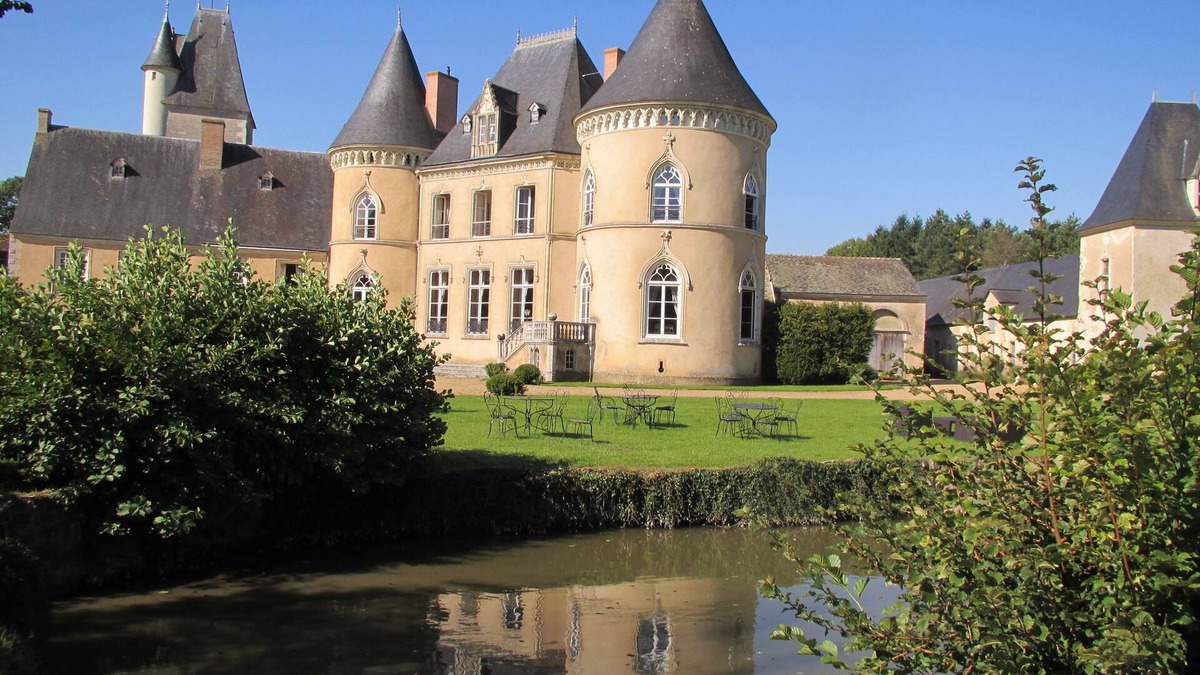 Ferce-sur-Sarthe House | Chateau De Vauloge