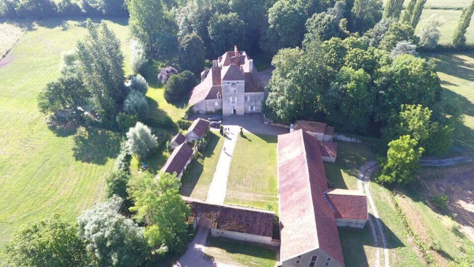 Trateau Bed & Breakfast | Chateau de Vesset