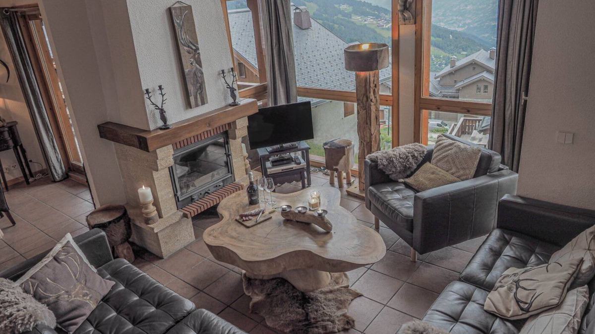 Vallandry Ski Chalet | Chateau Doggestein is a charming 8 person chalet in the Bellecote chalet Park