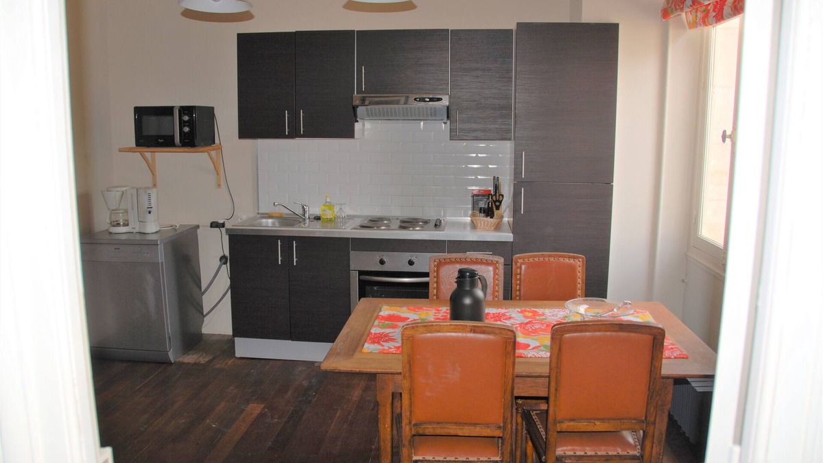 La Perche Apartment | Chateau Igny, 17th century/3 gites: "Lombard" in the left tower - sleeps 4