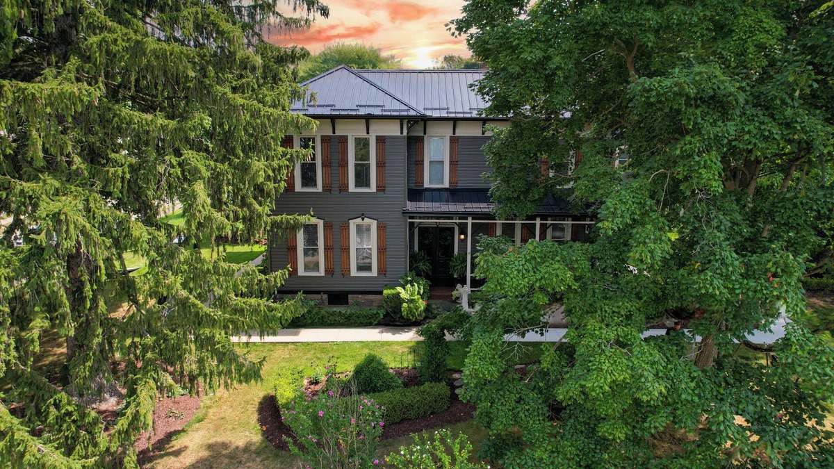 Millersburg House | Chateau in the 'Burg - Located in the Heart of Ohio's Amish Country