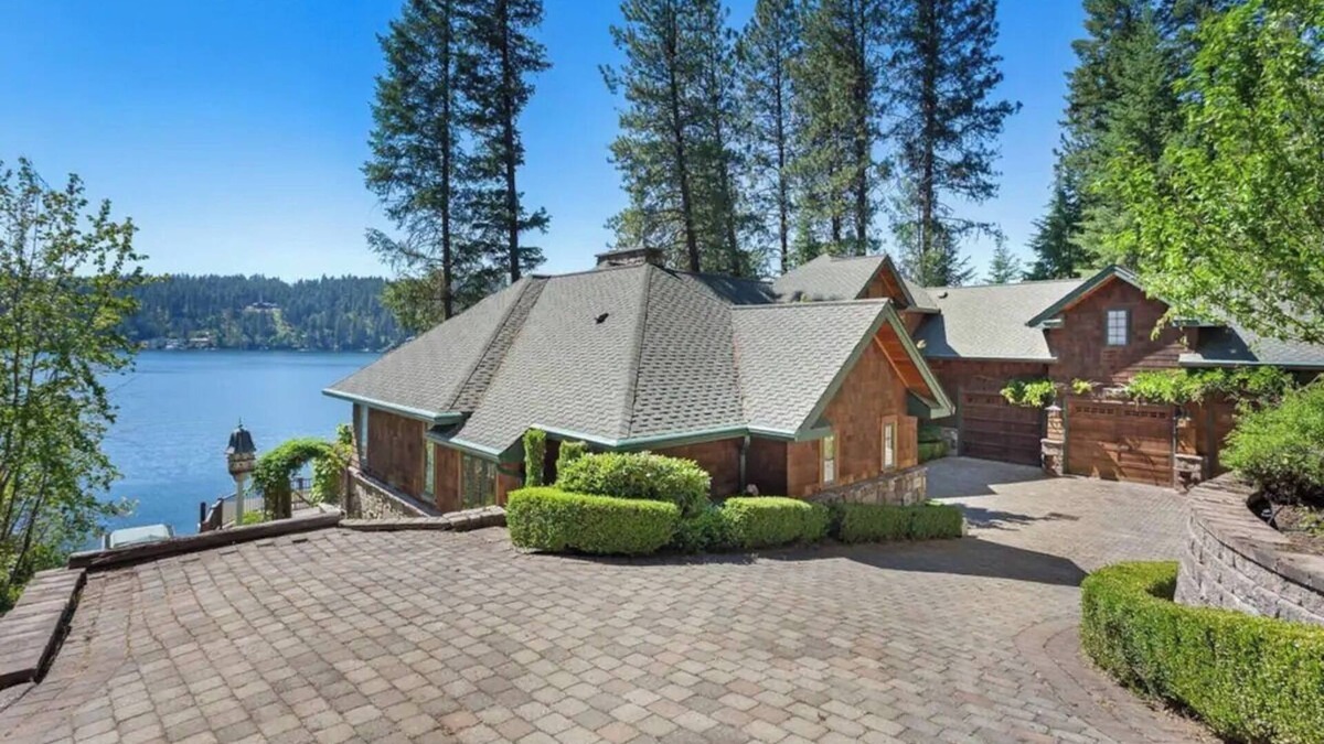 English point House | Chateau Lac Hayden-Lake Front Luxury w/Boats & Polaris rentals, lots of toys