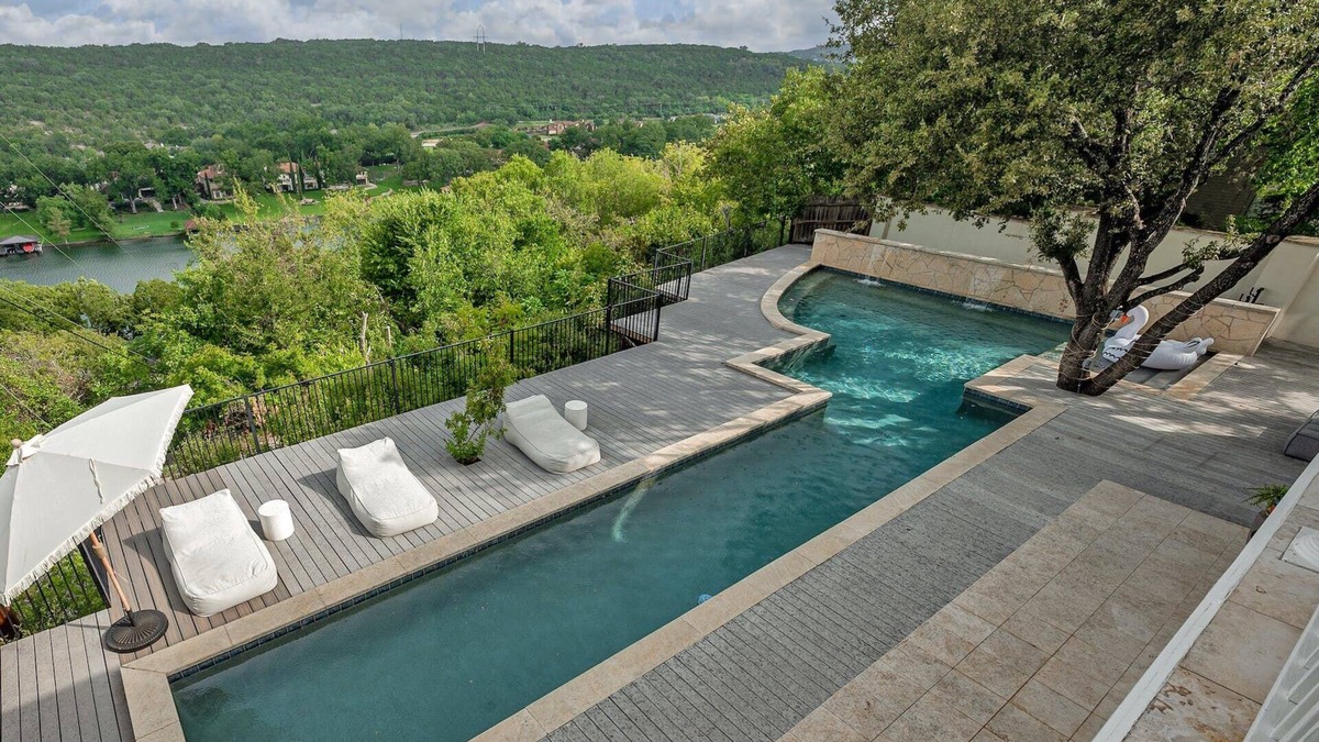 Austin House | Chateau Lake Austin
