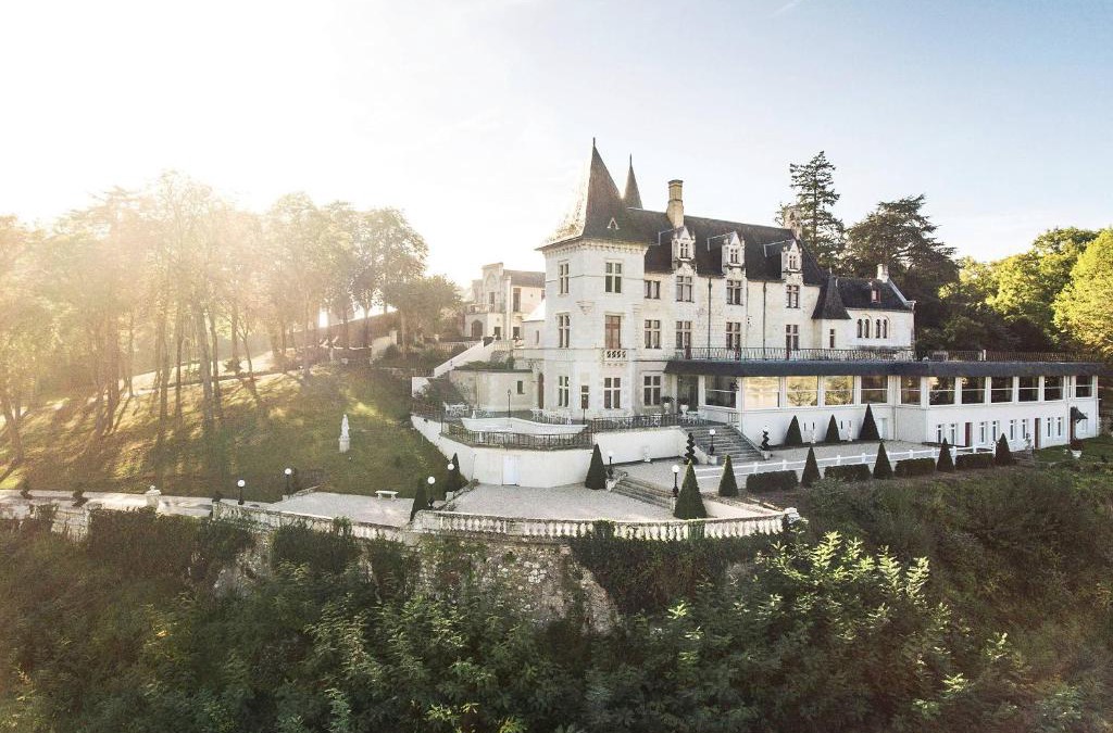 Chenehutte-Treves-Cunault Hotel | Chateau Le Prieuré Saumur - La Maison Younan