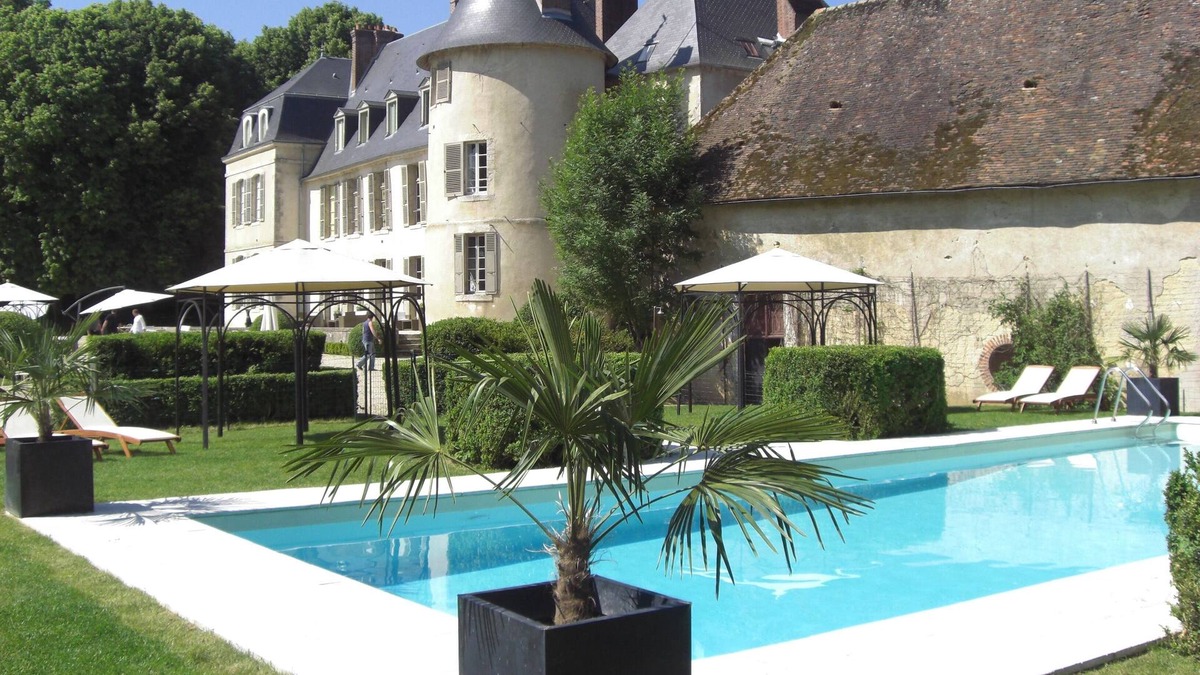 Gy-les-Nonains Other | Chateau life, chic and bucolic with swimming pool in a large private park.