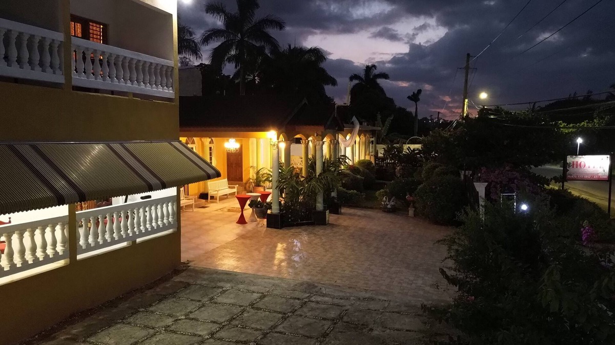 Montego Bay Hotel | Chateau Margarita Waterfront Hotel