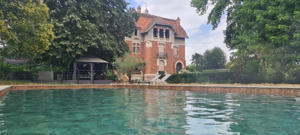 Albefeuille-Lagarde Bed & Breakfast | Chateau Mezger