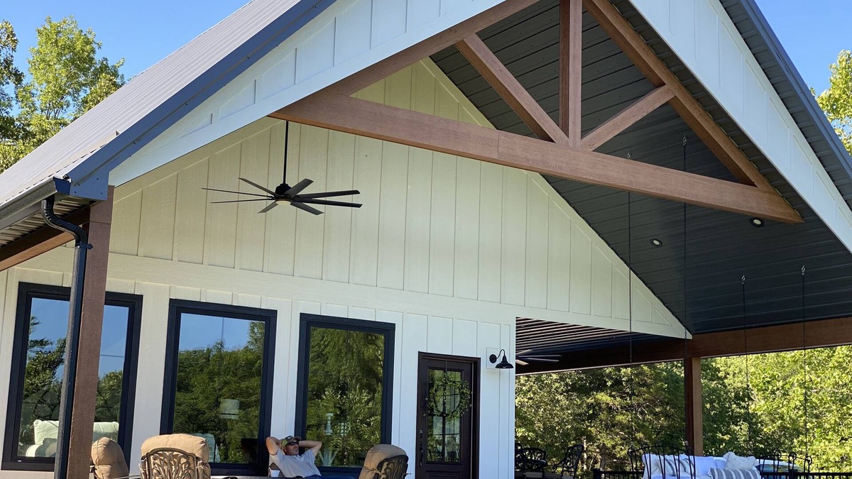 Bourbon House | Chateau on 40 acres with private lake, close to Blue Springs Ranch