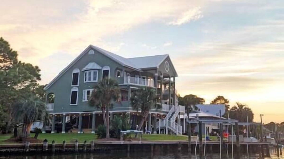 Dauphin Island House | Chateau on Colony Cove