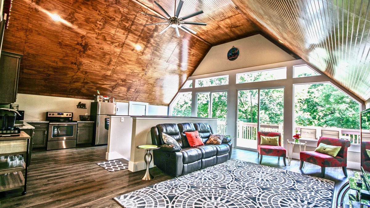 Buena Vista House | Chateau On Monroe - 5 Star Oasis. A Unique and Memorable Nashville Experience!