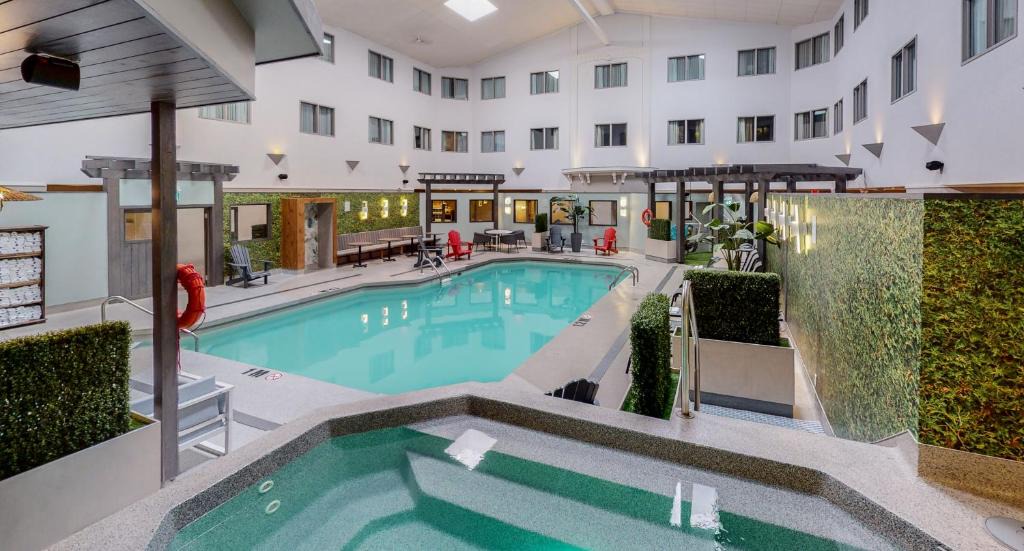 Roberval Hotel | Chateau Roberval