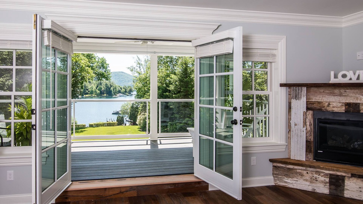 Bolton Landing House | Chateau Rooms