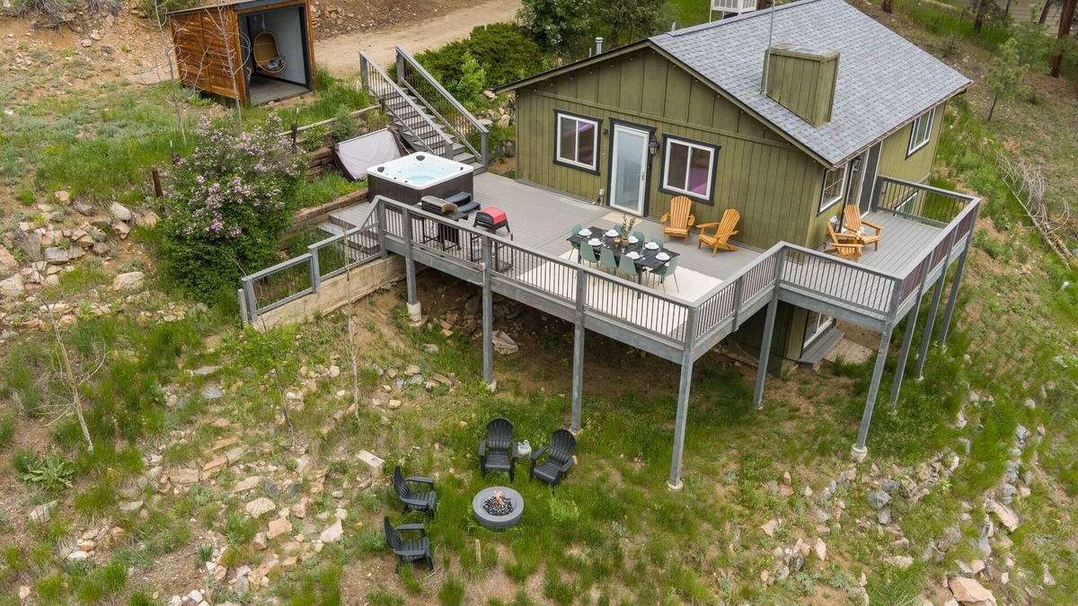 Bailey Cabin | Chateau Summit: Cuddle Cabin, HotTub, Sauna, Pizza Oven, Fitness & Views