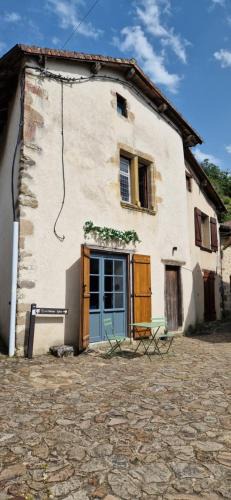 Confolens House | Chateau-une - a Beautiful historic medieval holiday rental.