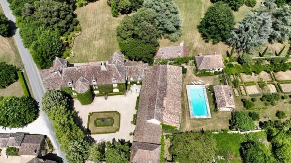 Faux House | Château with a Large Pool and magnificient park. Château & independent house.
