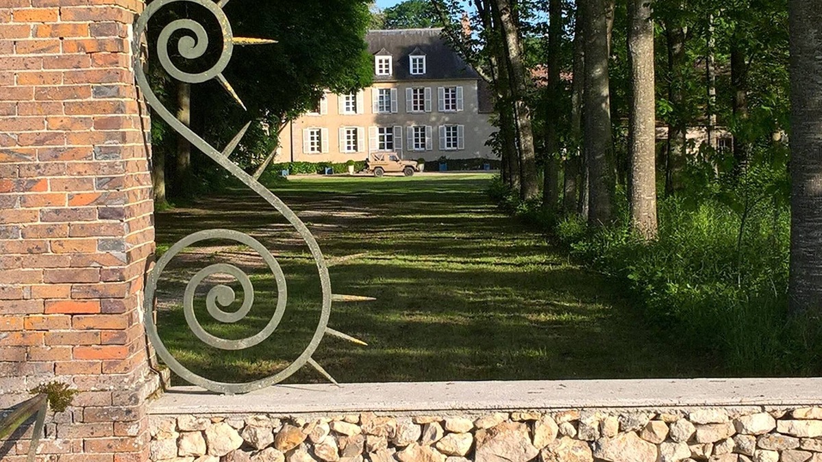 Merinville Other | Chateau with ponds (40 HA), swimming pool, and forests between Fontainebleau and Sens