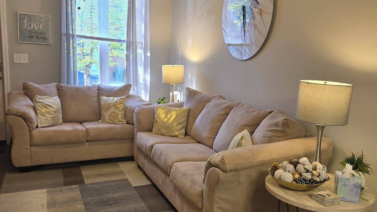 Downtown Baltimore House | ChateauBmore - Charming 2-bedroom townhome in Baltimore with WiFi and AC