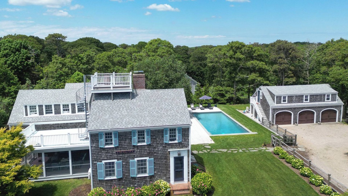 Chatham House | Chatham Estate. Heated Pool, Sleeps 16+, AC, walk to beach! 1.3 mi from town.n