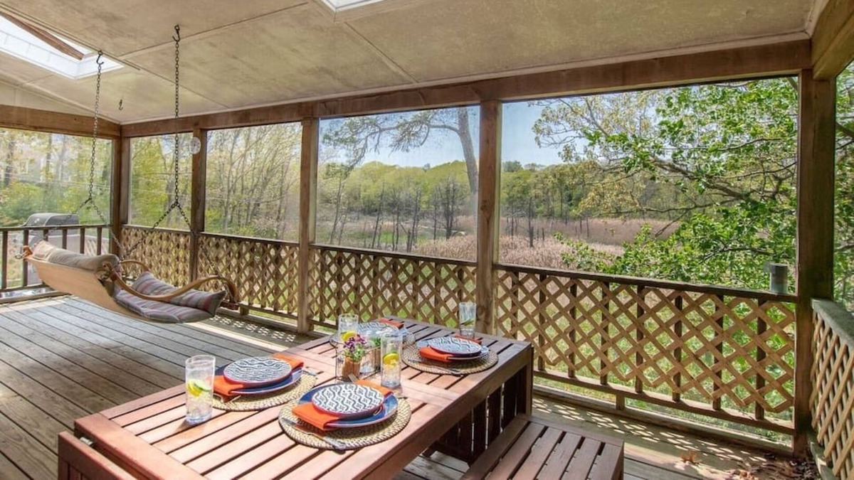 Chatham House | Chatham Getaway w/ Screened Porch!
