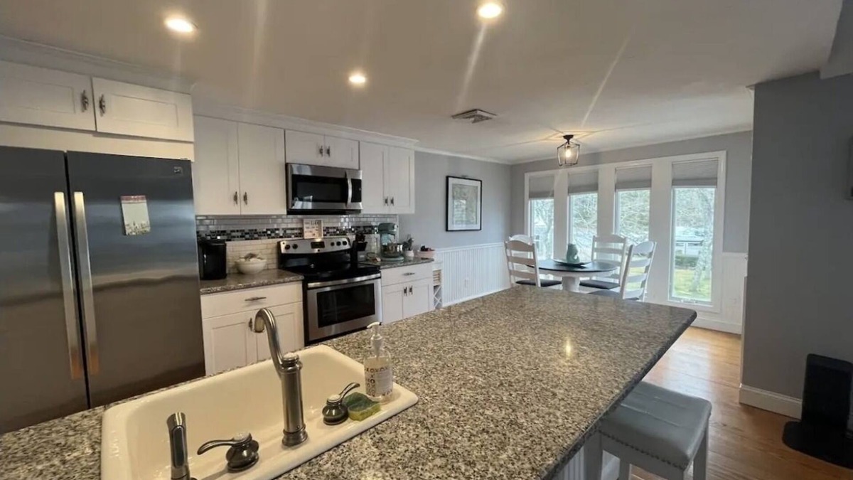 North Chatham Condo | Chatham Luxury! WALK to beach