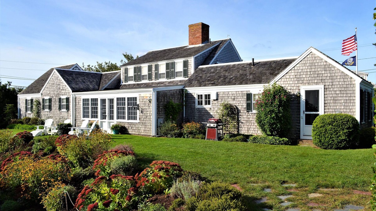 Chatham House | Chatham's Best Location/Oceanside/Walk to Town and Beaches