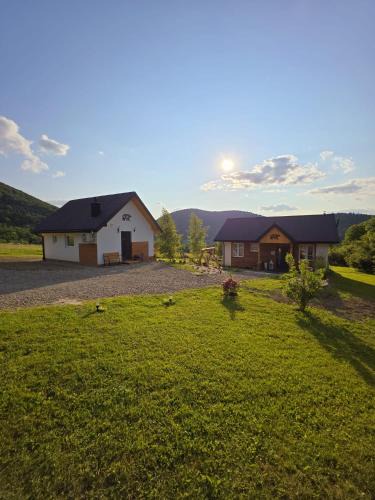 Uscie Gorlickie Resort | Chatki Niedźwiadka Beskid Niski-2 domki na odludziu bez sąsiadów z jacuzzi