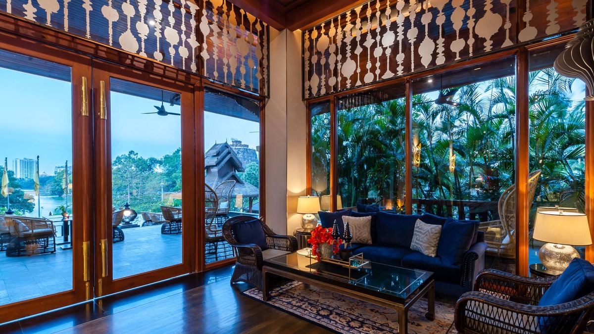 Kandawgyi Lake Area Hotel | Chatrium Hotel Royal Lake Yangon