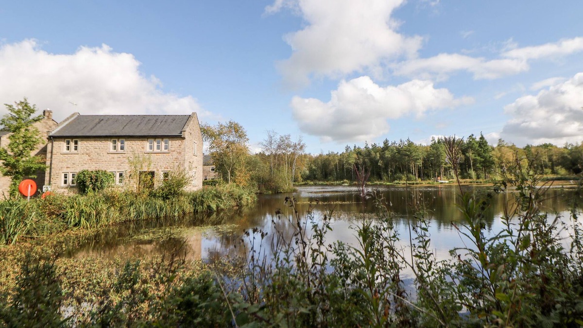 Beeley Cottage | CHATSWORTH, family friendly, character holiday cottage in Two Dales