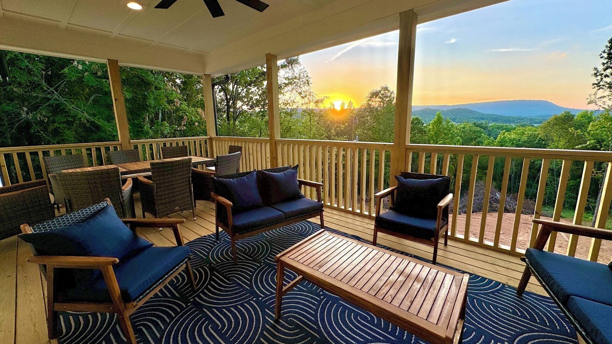 Rossville Apartment | Chatt Vistas-2bd2ba-Views of Lookout-Patio-5min2TN-Sleeps6+