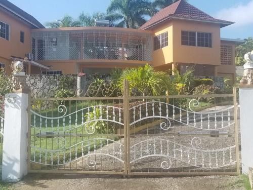 Montego Bay Villa | Chaudhry Holiday House Montego Bay