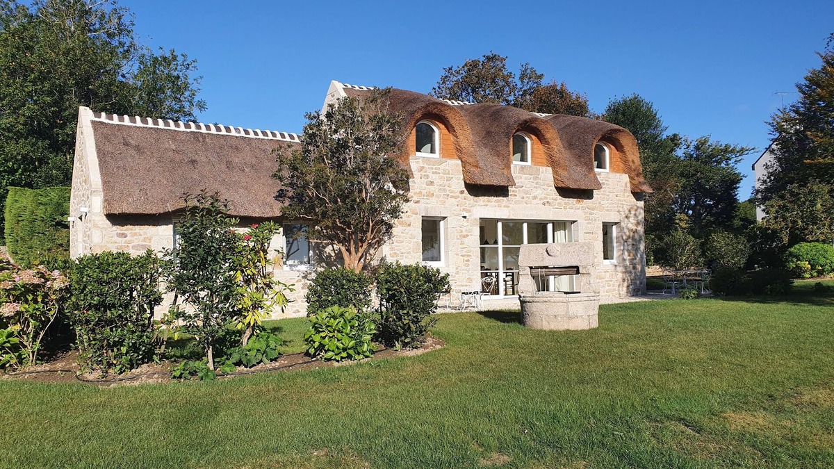 Fouesnant House | Chaumiere 5 Direct sur mer Avec Jardin , Jacuzzi et Sauna