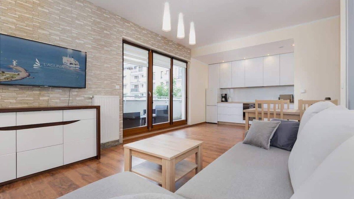 Swinoujscie Apartment | Chełmońskiego 2C Świnoujście | Bright Apartment in the Centre of Swinoujscie | B