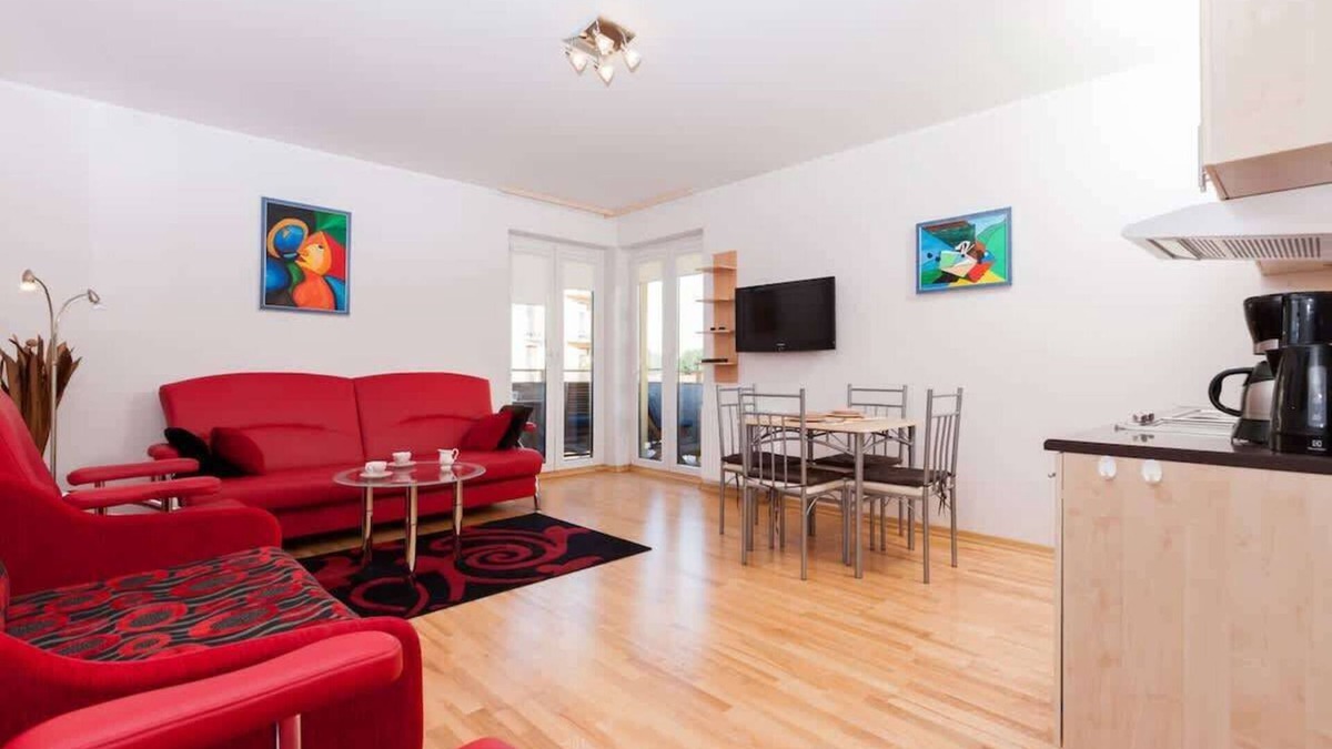 Swinoujscie Apartment | Chełmońskiego 3 Świnoujście | Bright Studio with Kitchenette | Balcony | Centre