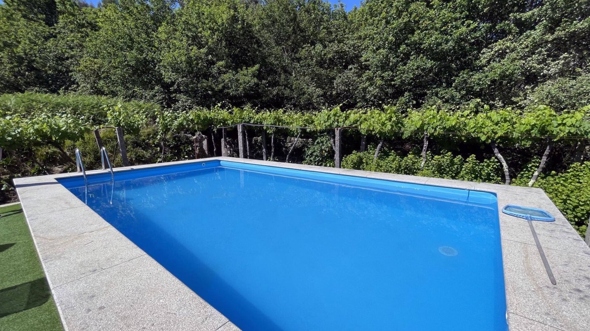 Paredes de Coura House | Cheap holidays: 3 to 6 bedroom villa with pool - ideal for groups.