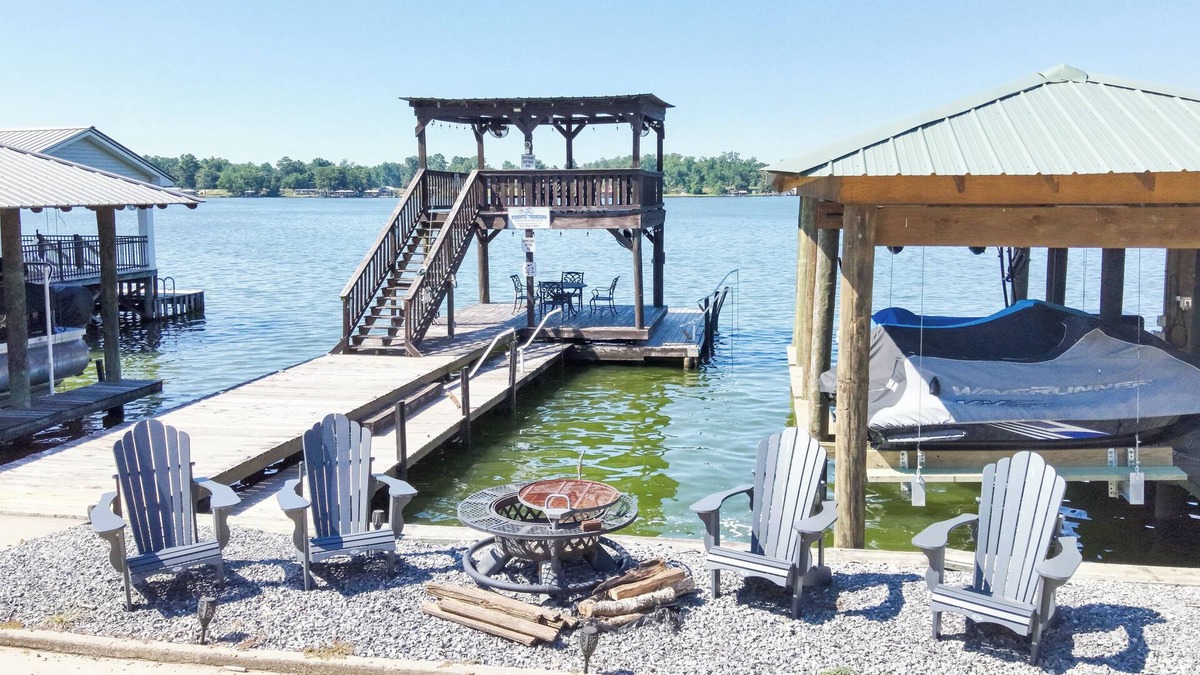 Oscar Cottage | Cheap rates on False River! Summer dates available!
