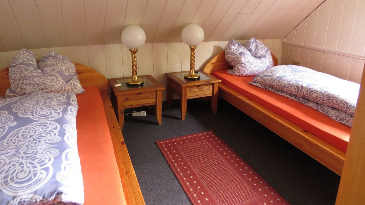 Neuende Apartment | cheap vacation easy access