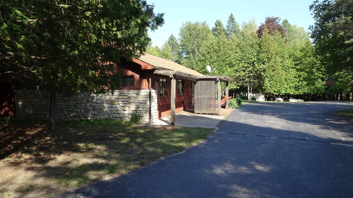 Cheboygan House | Cheboygan River front Home near Mullet Lake; Quiet, Private setting