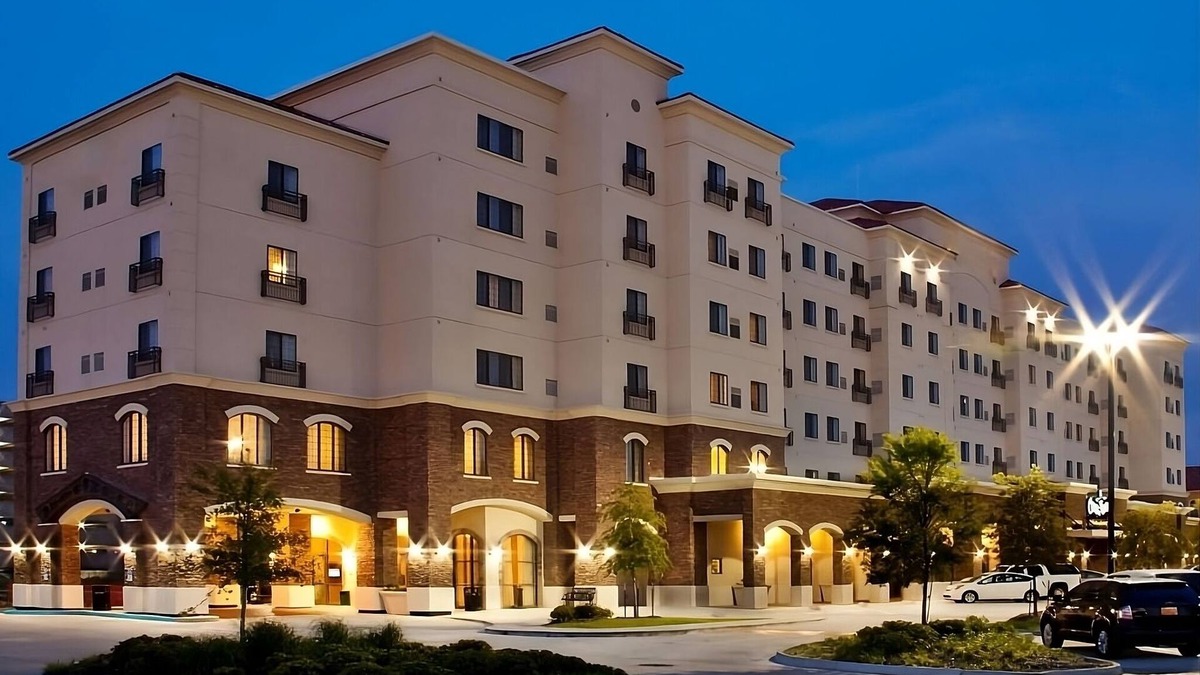 Highlands - Perkins Hotel | Check out the Magnolia Mound Plantation! Relaxing Suite with Full Kitchen! Pool!