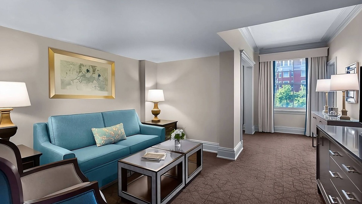 Central West End Hotel | Check Out The Most Iconic Barbershop in The Central West End! W/Parking, Pool!
