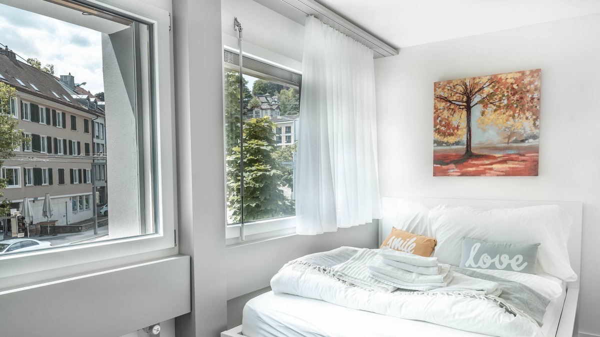 St. Gallen Apartment | ★ cheer 1 BR-Apt with Netflix "funky yellow"★