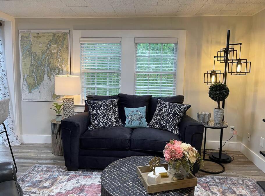 Edgecomb House | Cheerful 1 Bedroom Cottage Close to Everything 2