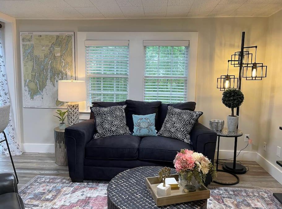 Edgecomb House | Cheerful 1 Bedroom Cottage Close to Everything 5