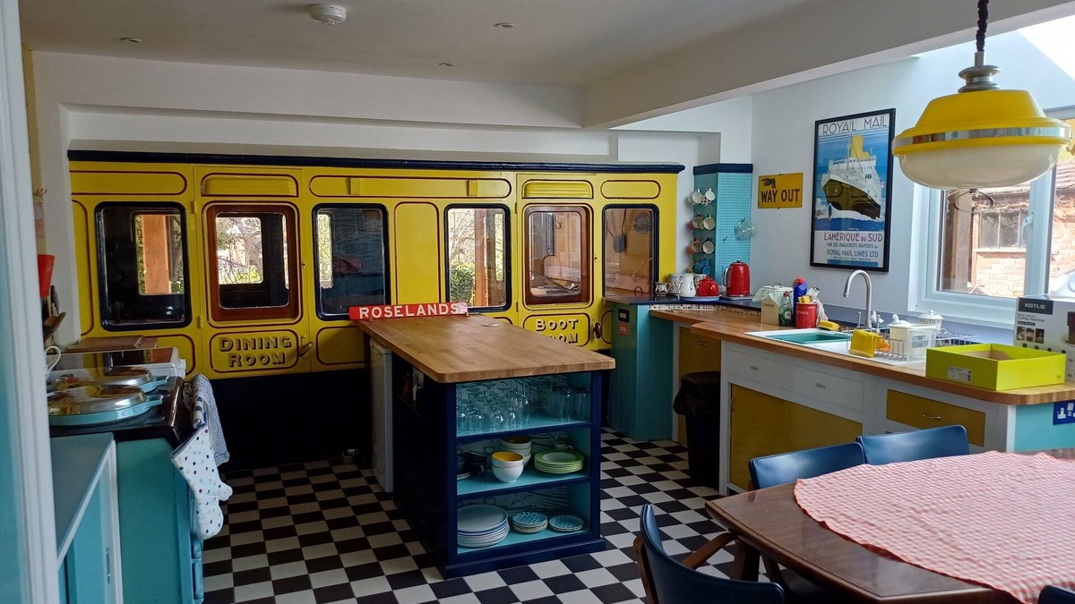 Portesham Cottage | Cheerful 1960s cottage with railway carriage near Jurassic Coast, West Dorset