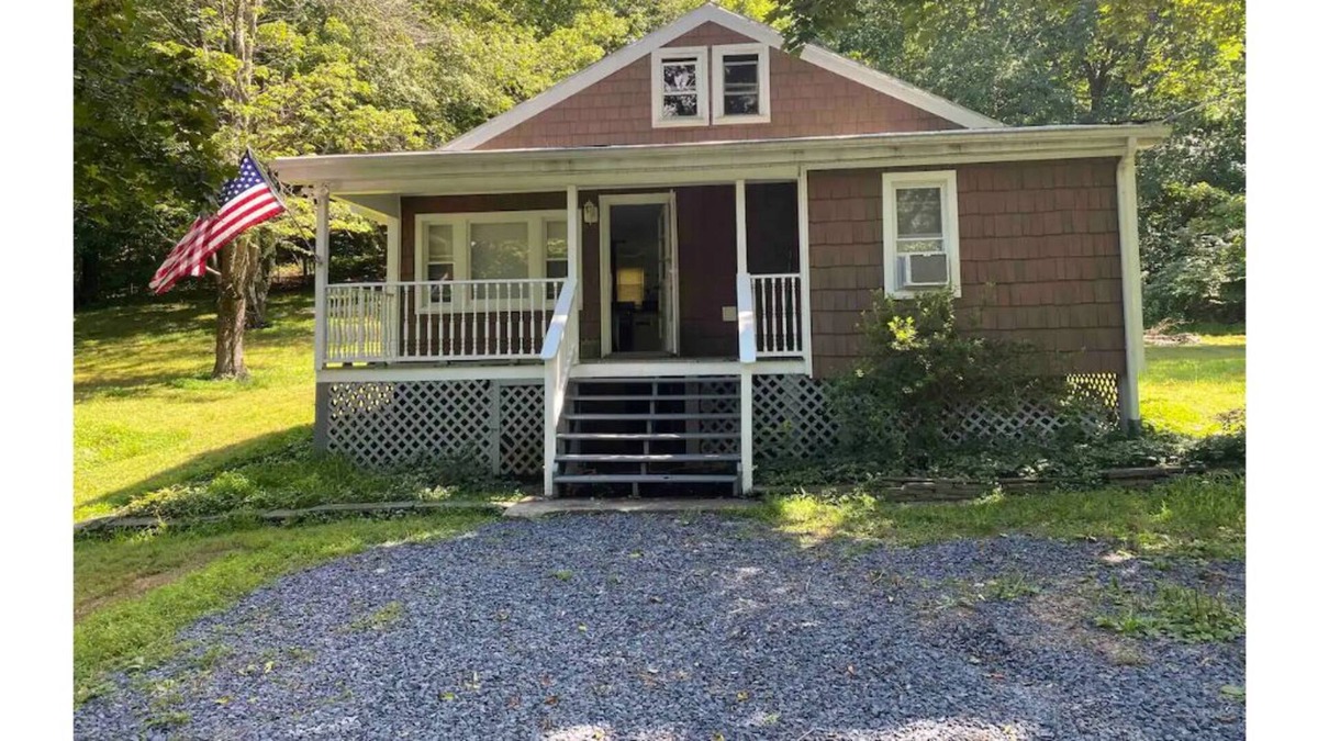 East Stroudsburg House | Cheerful 2 bedroom home near Shawnee with firepit