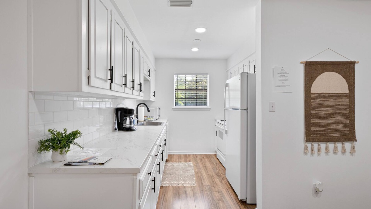 Fairhope House | Cheerful 2 Bedroom Cottage with KING BED + Fenced Yard